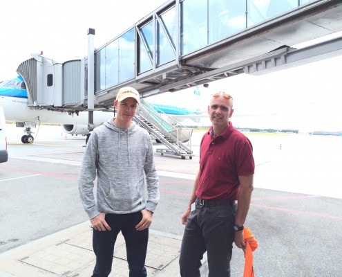 Mit første møde med Chris Froome var på landingsbanen i Billund lufthavn.